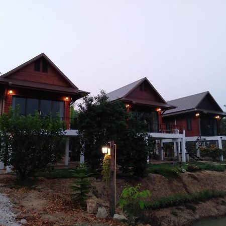 บ้านกลางเกาะ รีสอร์ท Uthai Thani Eksteriør billede